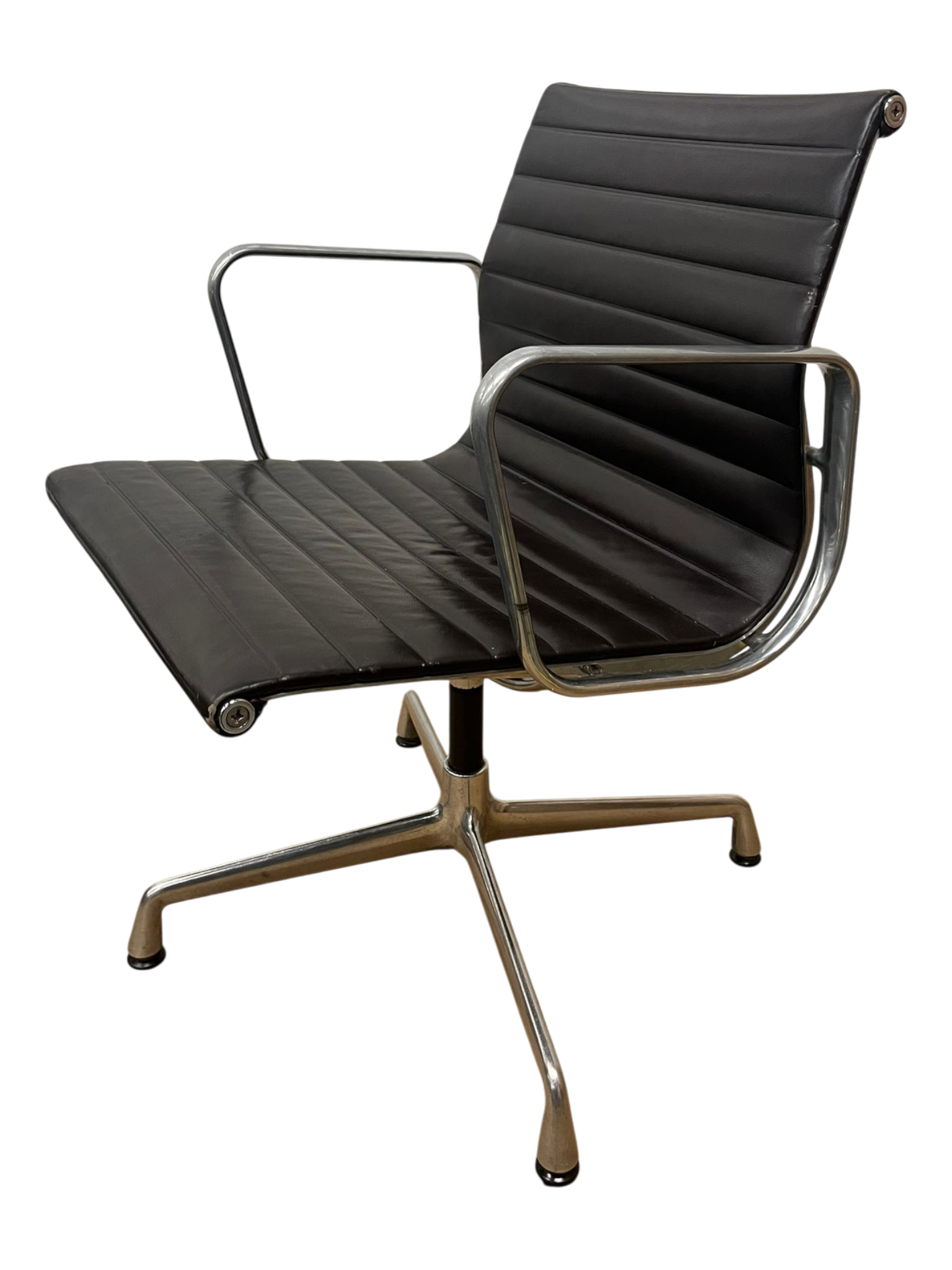 Vitra Eames Ea 108